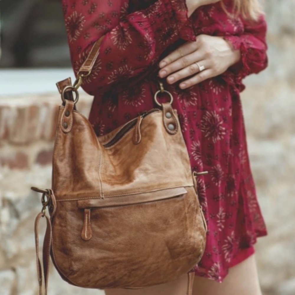 Women's Leather Hobo Bag in Tan - Classic Everyday Shoulder Bag